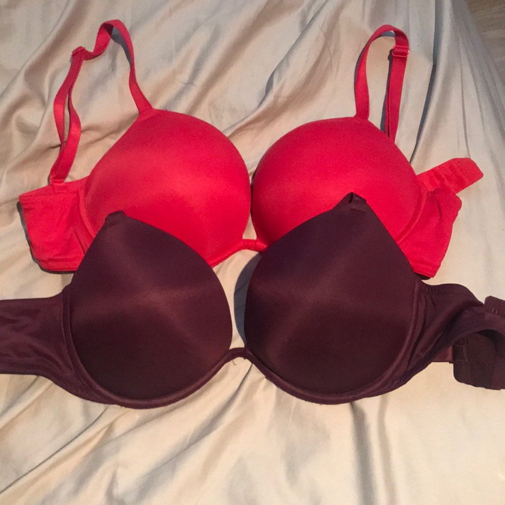 2 VS Pink bras